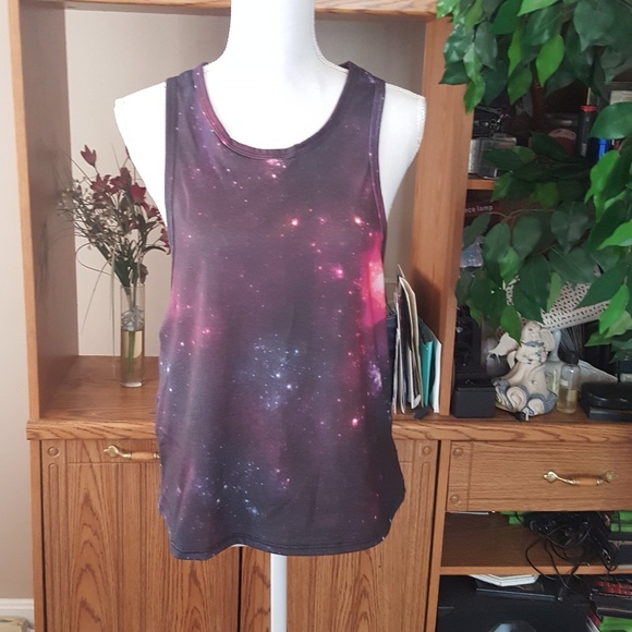 LAST 1! π Galaxy Print Tank - Picture 5 of 7